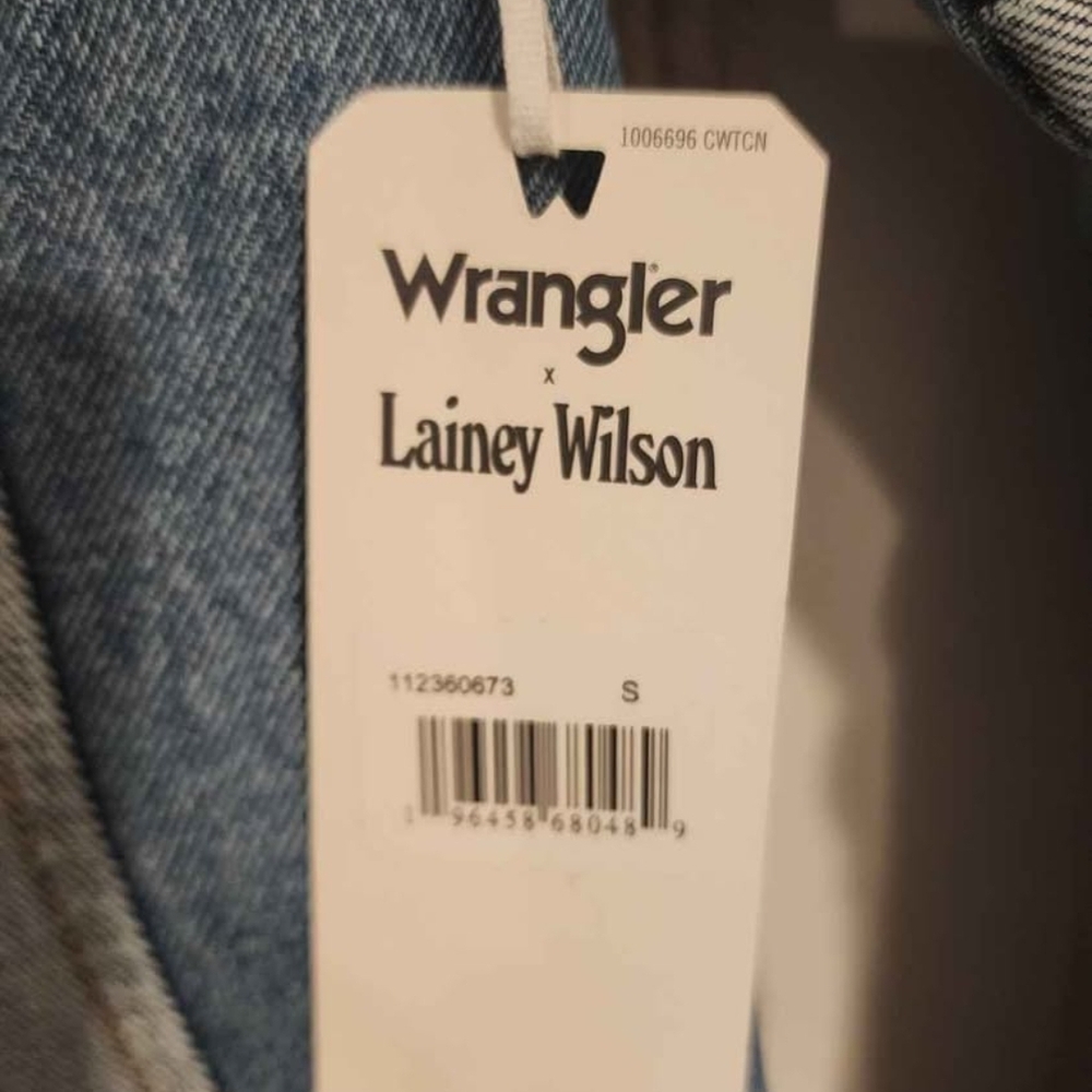 Wrangler Denim Jacket with Patchwork Design - image 2